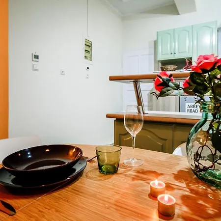 Melos House Apartment *